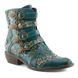 L'ATISTE Black Textured Surface